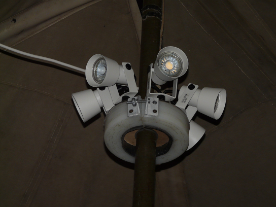 Světlo na středovou tyč vojenského stanu